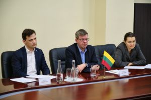 Реконструкцію школи в Авдіївці обговорили з послом Литви